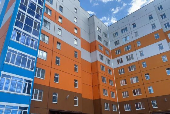 Жильцов аварийных домов переселят в новые многоэтажки в Уральске